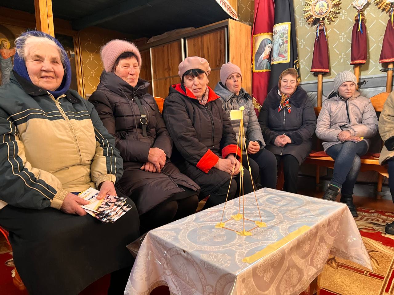 Команда Карітасу завітала на парафію села Колодіївка Команда Карітасу завітала на парафію села Колодіївка