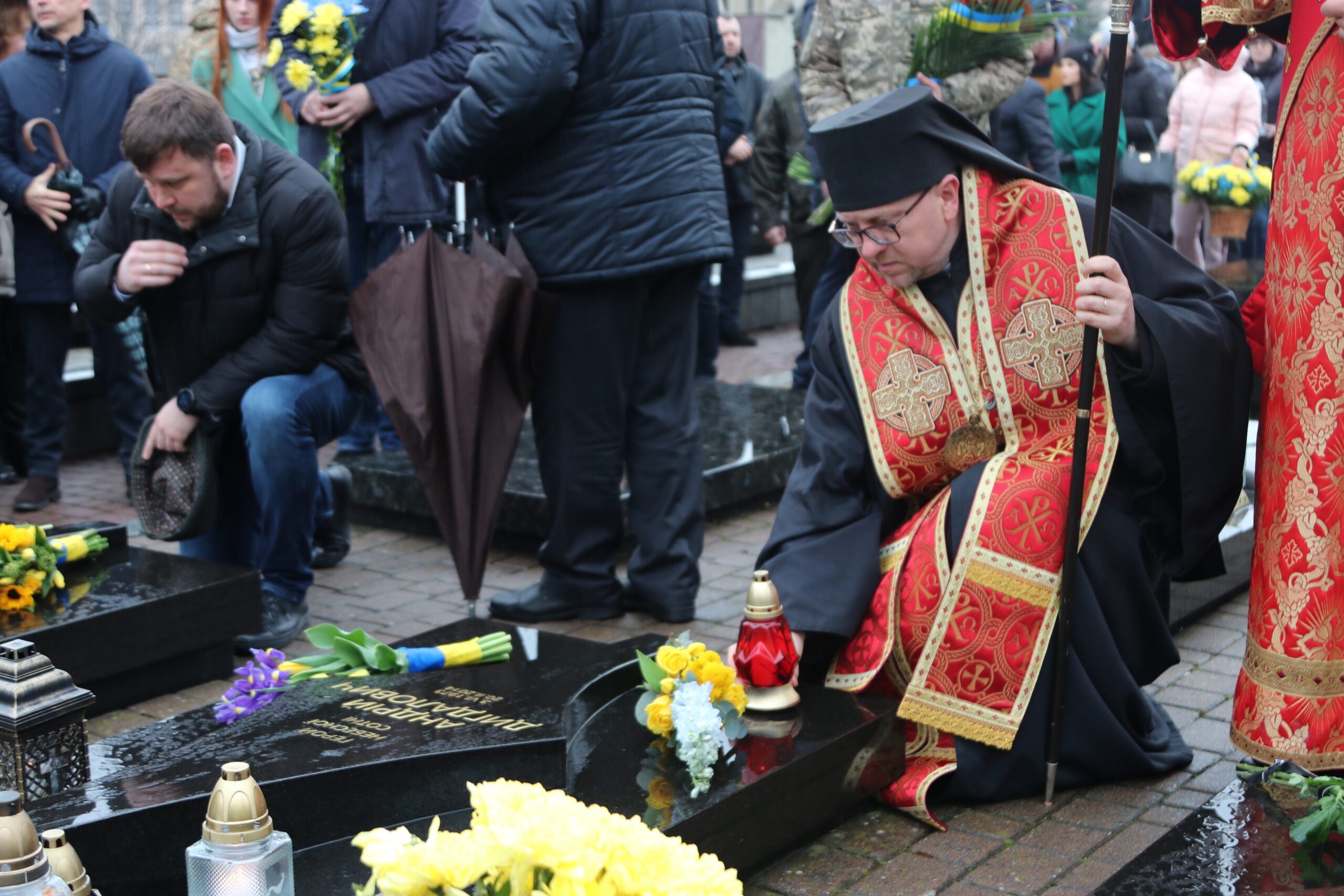 «Нехай Господь дарує вічні обійми»: Владика Володимир під час вшанування пам’яті Героїв Небесної Сотні «Нехай Господь дарує вічні обійми»: Владика Володимир під час вшанування пам’яті Героїв Небесної Сотні