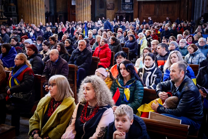 Об&rsquo;єднані в&nbsp;молитві: Українці в&nbsp;Італії вшанували 2-гу річницю війни в&nbsp;Україні