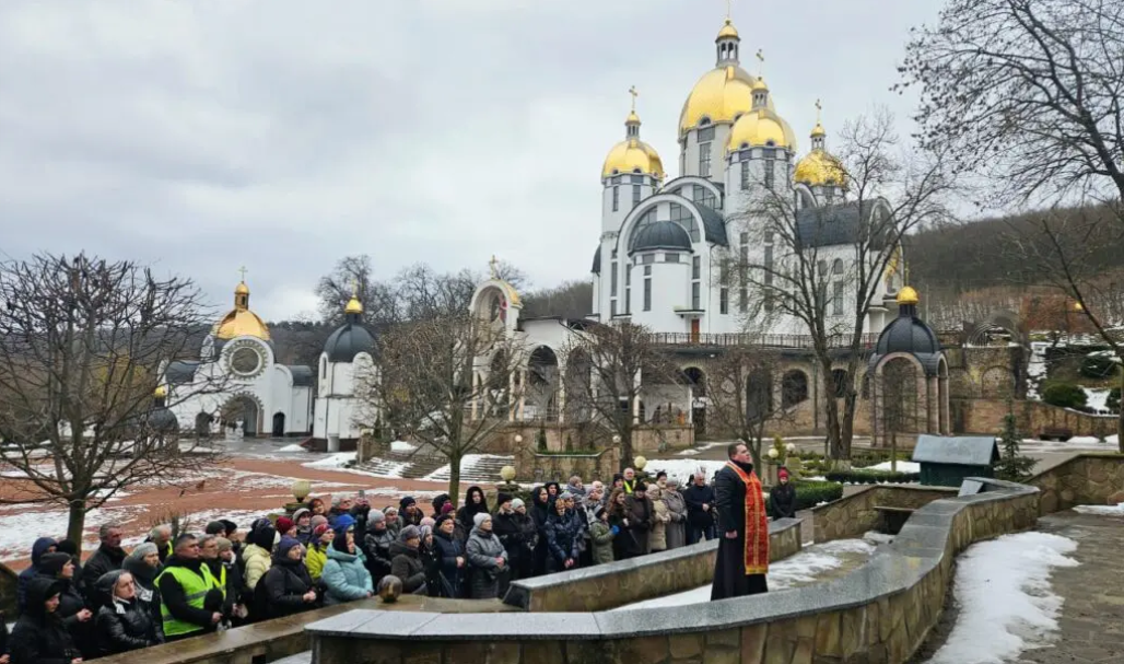 Паломництво родин полеглих Героїв до Марійського духовного центру «Зарваниця» Паломництво родин полеглих Героїв до Марійського духовного центру «Зарваниця»