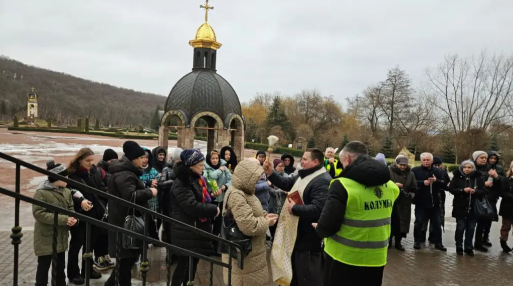 Паломництво родин полеглих Героїв до Марійського духовного центру «Зарваниця» Паломництво родин полеглих Героїв до Марійського духовного центру «Зарваниця»