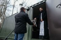 Парафія УГКЦ у&nbsp;Києві вдруге передала мобільний лазне-пральний комплекс для захисників