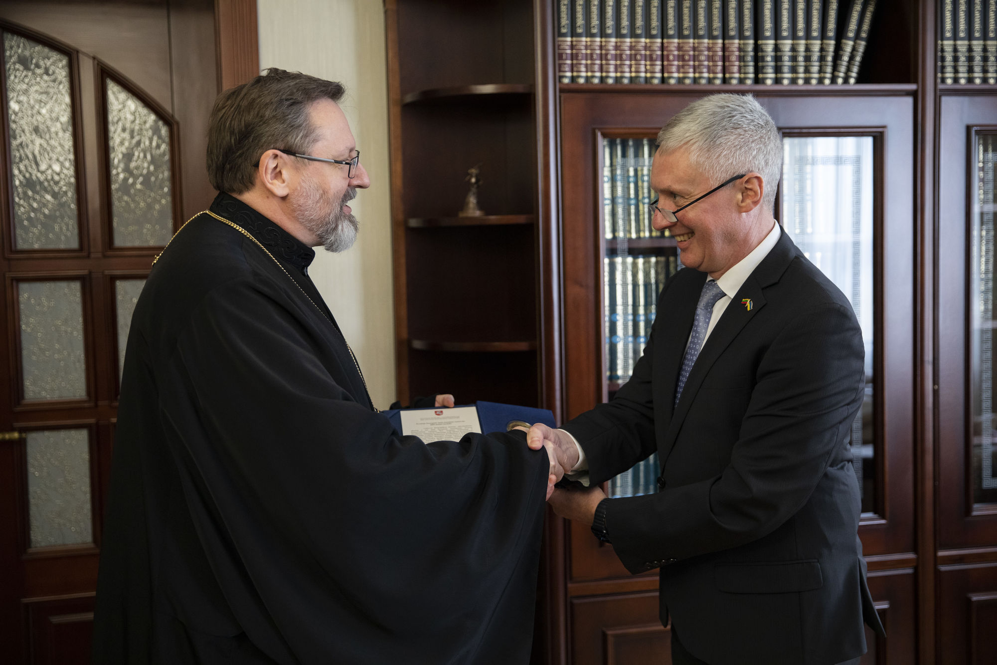 Посол Литви вручив Главі УГКЦ пам’ятну медаль, присвячену ювілею святого Йосафата Посол Литви вручив Главі УГКЦ пам’ятну медаль, присвячену ювілею святого Йосафата