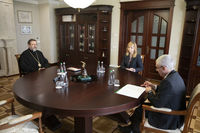 Посол Литви вручив Главі УГКЦ пам’ятну медаль, присвячену ювілею святого Йосафата Посол Литви вручив Главі УГКЦ пам’ятну медаль, присвячену ювілею святого Йосафата