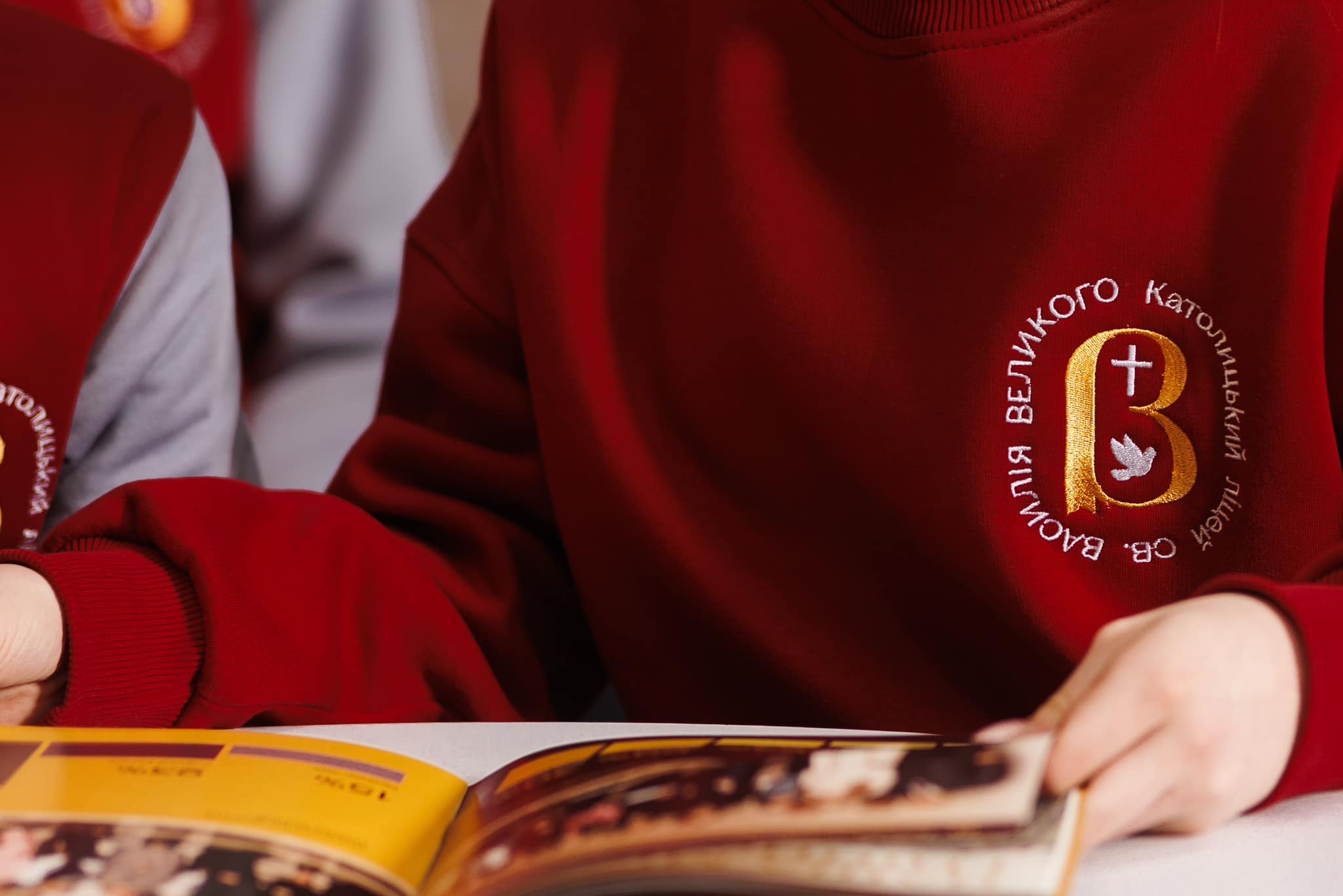 У Католицькому ліцеї відбувся ребрендинг учнівського гардероба У Католицькому ліцеї відбувся ребрендинг учнівського гардероба