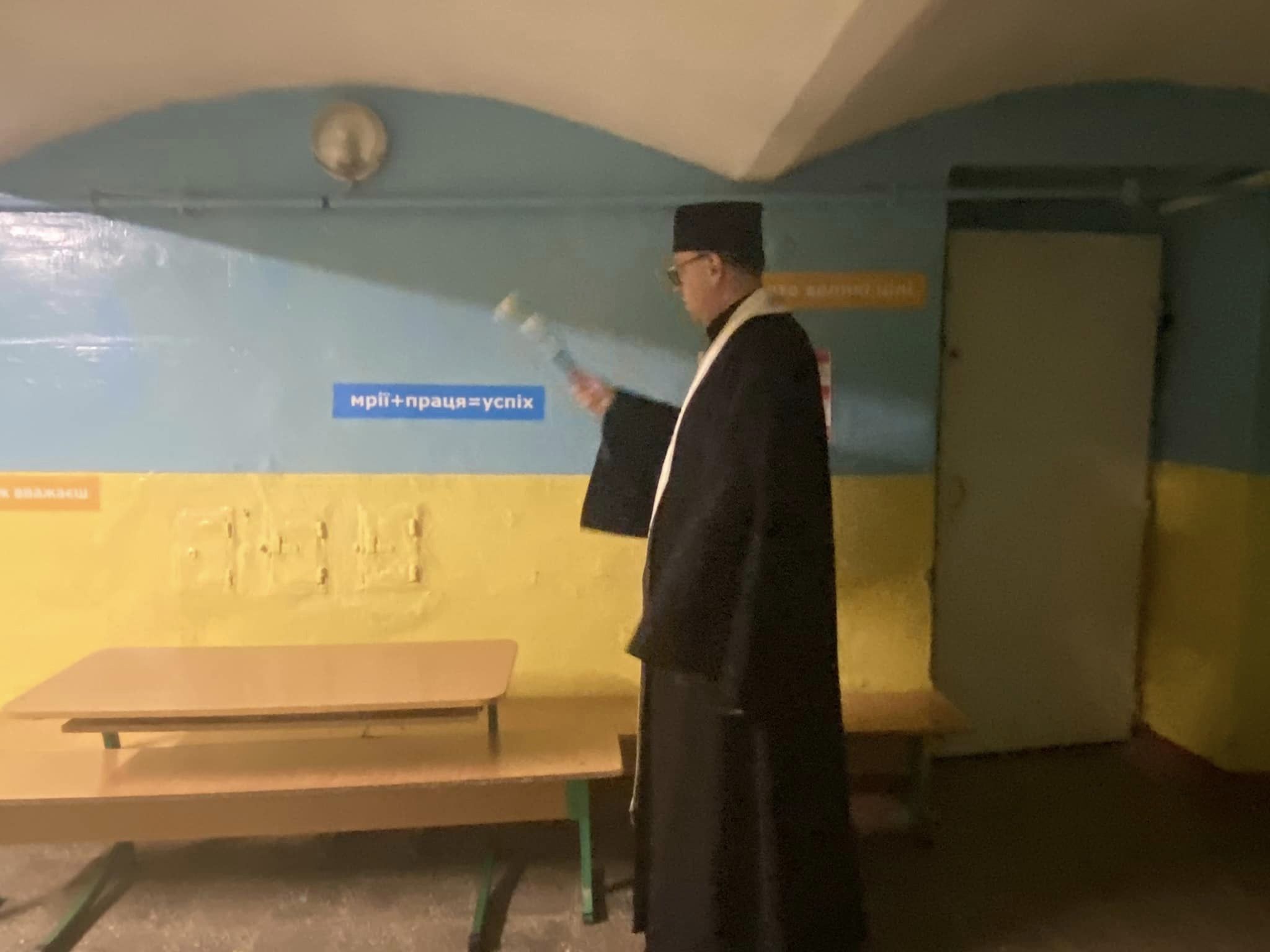 Владика Володимир з душпастирським візитом відвідав СЗШ №49 Владика Володимир з душпастирським візитом відвідав СЗШ №49