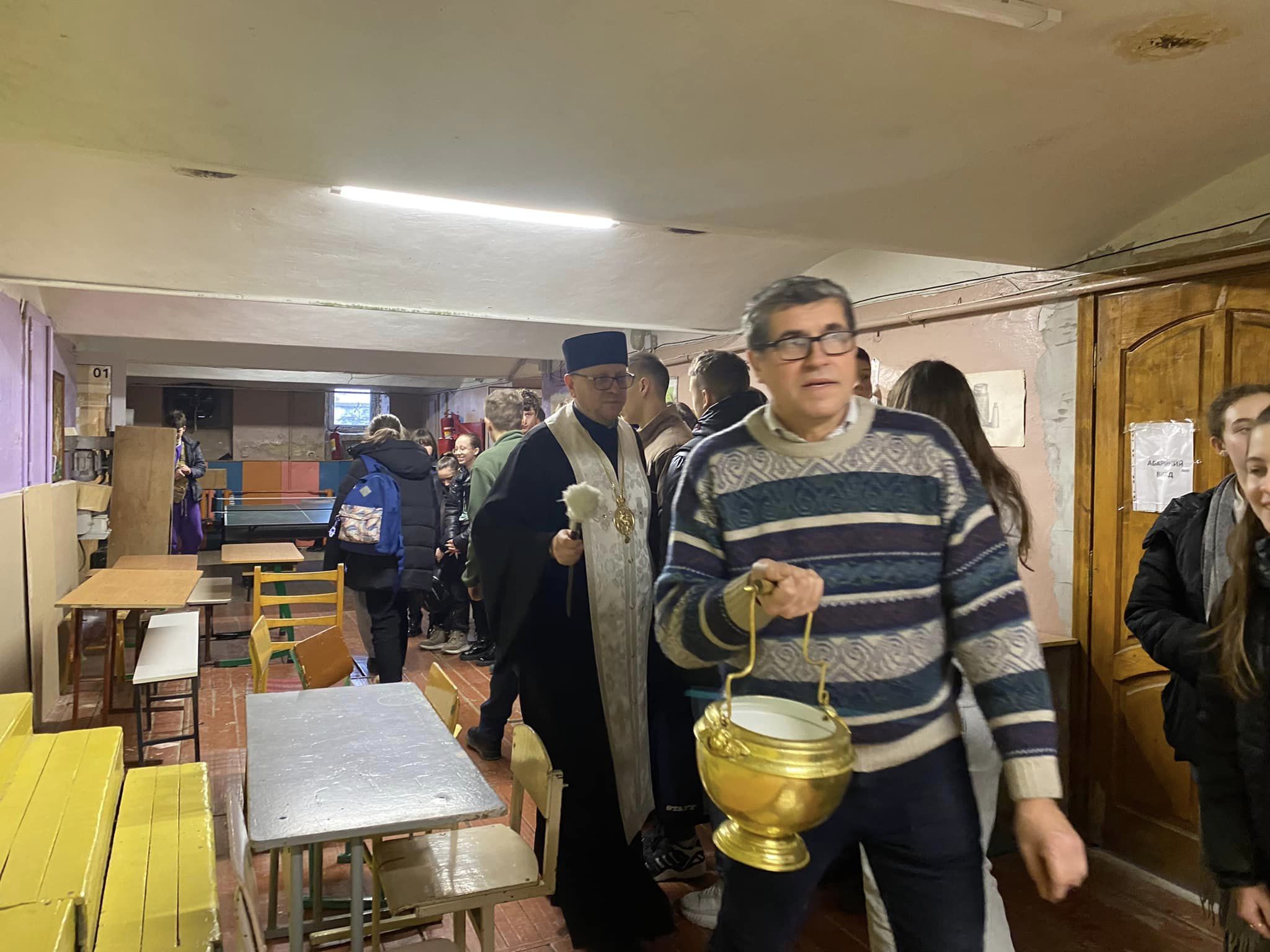 Владика Володимир з душпастирським візитом відвідав СЗШ №49 Владика Володимир з душпастирським візитом відвідав СЗШ №49