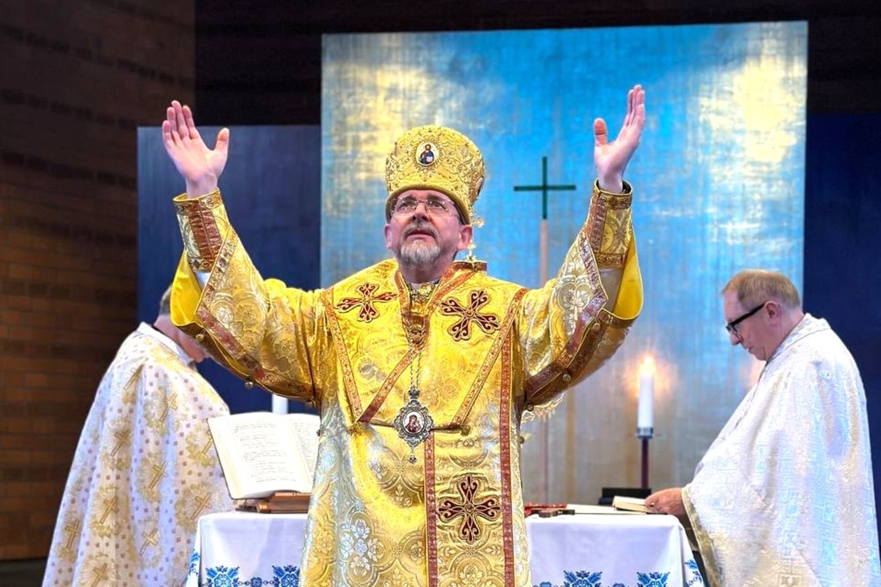 &laquo;Ви&nbsp;перші маєте бути там. Там побачите Бога&raquo;,&nbsp;&mdash; владика Богдан Дзюрах до&nbsp;українців у&nbsp;Франкфурті