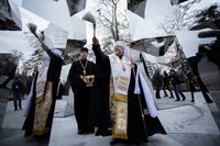 &laquo;Хрест, який зцілятиме рани України&raquo;: Глава УГКЦ освятив меморіал &laquo;Хрест Героїв&raquo; у&nbsp;Вишгороді