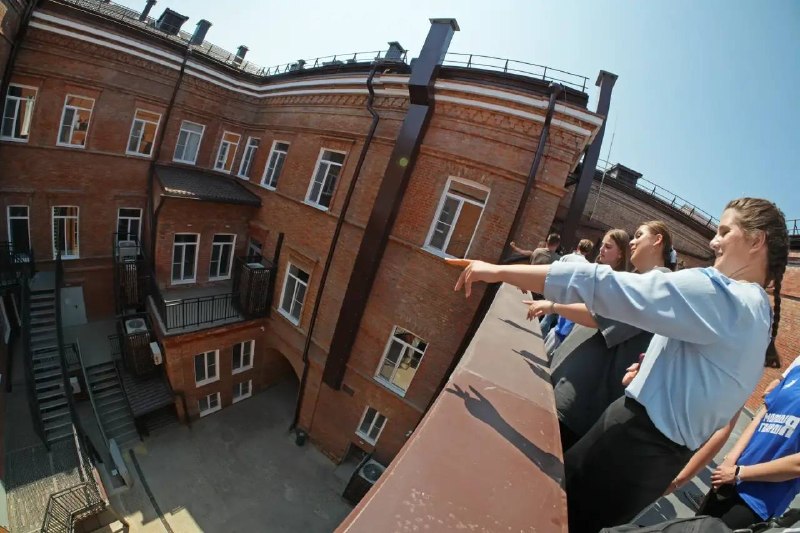 😡ПК «Молодіжний»: від культурного центру Маріуполя до чергової російської підміни 😡ПК «Молодіжний»: від культурного центру Маріуполя до чергової російської підміни