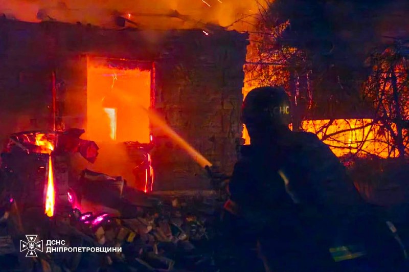 З ночі тривають роботи по ліквідації наслідків російського удару у Запоріжжі З ночі тривають роботи по ліквідації наслідків російського удару у Запоріжжі