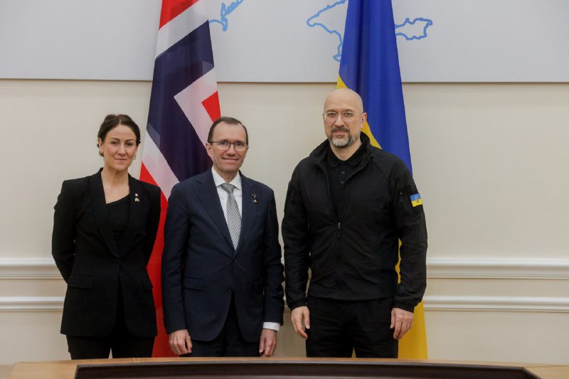 🇳🇴 Провели змістовну зустріч із Міністром закордонних справ Норвегії Еспеном Бартом Ейде та Міністеркою праці і соціальної інтеграції Тоньє Бренною. 🇳🇴 Провели змістовну зустріч із Міністром закордонних справ Норвегії Еспеном Бартом Ейде та Міністеркою праці і соціальної інтеграції Тоньє Бренною.