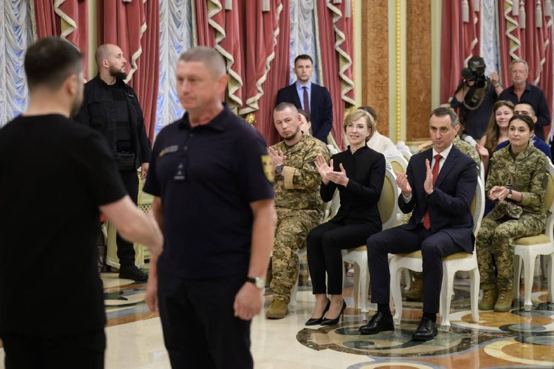 🎖Напередодні Дня медичного працівника Президент України Володимир Зеленський відзначив державними нагородами медиків 🎖Напередодні Дня медичного працівника Президент України Володимир Зеленський відзначив державними нагородами медиків