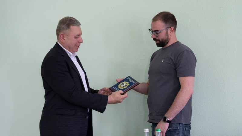 Напередодні професійного свята привітав колектив Житомирського науково-дослідного експертно-криміналістичного... Напередодні професійного свята привітав колектив Житомирського науково-дослідного експертно-криміналістичного...