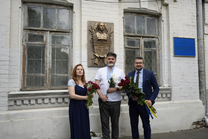 ПОЛКОВНИКУ, ЧЕКАЄМО ДОДОМУ! 135 РОКІВ ВІД ДНЯ НАРОДЖЕННЯ ЄВГЕНА КОНОВАЛЬЦЯ ПОЛКОВНИКУ, ЧЕКАЄМО ДОДОМУ! 135 РОКІВ ВІД ДНЯ НАРОДЖЕННЯ ЄВГЕНА КОНОВАЛЬЦЯ