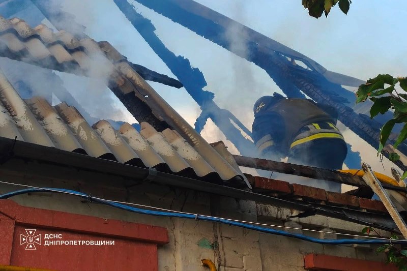 Цієї ночі в Кам’янському на Дніпровщині росіяни вдарили по цивільному підприємству Цієї ночі в Кам’янському на Дніпровщині росіяни вдарили по цивільному підприємству