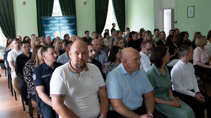 Напередодні професійного свята привітав колектив Житомирського науково-дослідного експертно-криміналістичного... Напередодні професійного свята привітав колектив Житомирського науково-дослідного експертно-криміналістичного...