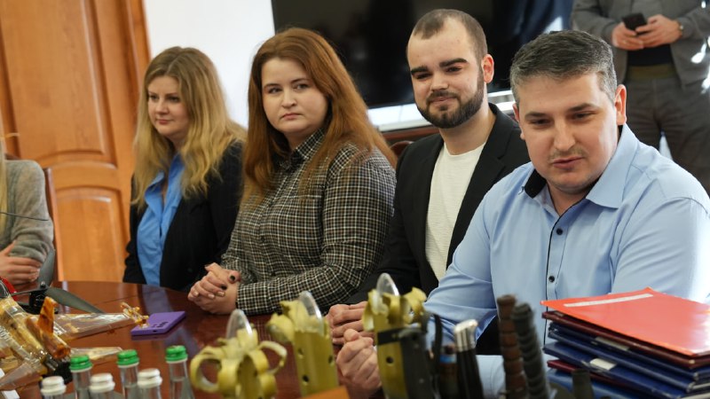 Зустрівся з оновленим складом молодіжної громадської ради при Житомирській обласній військовій адміністрації Зустрівся з оновленим складом молодіжної громадської ради при Житомирській обласній військовій адміністрації