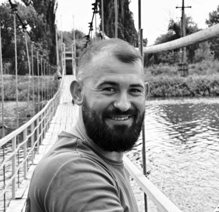 Щоденно о 9 годині – загальнонаціональна хвилина мовчання. Зупиніться, де б ви не були Щоденно о 9 годині – загальнонаціональна хвилина мовчання. Зупиніться, де б ви не були