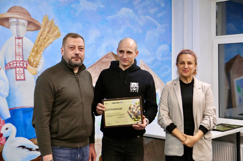 Разом із міністеркою у справах ветеранів Наталією Калмиковою передали сертифікати на житло 13 нашим воїнам Разом із міністеркою у справах ветеранів Наталією Калмиковою передали сертифікати на житло 13 нашим воїнам