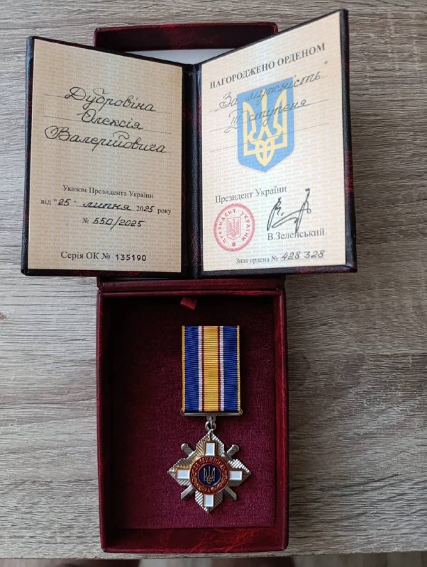 🇺🇦Захисника Маріуполя нагороджено орденом «За мужність» ІІІ ступеня
🇺🇦Захисника Маріуполя нагороджено орденом «За мужність» ІІІ ступеня