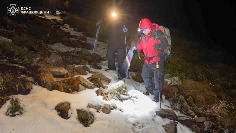 На Івано-Франківщині гірські рятувальники розшукали туристів, які заблукали поблизу гори Говерла
Мешканець Києва, 2002 р.н На Івано-Франківщині гірські рятувальники розшукали туристів, які заблукали поблизу гори Говерла
Мешканець Києва, 2002 р.н