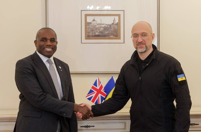 🇬🇧 Провів зустріч у Львові з Державним секретарем у закордонних справах Великої Британії Девідом Ламмі. 🇬🇧 Провів зустріч у Львові з Державним секретарем у закордонних справах Великої Британії Девідом Ламмі.