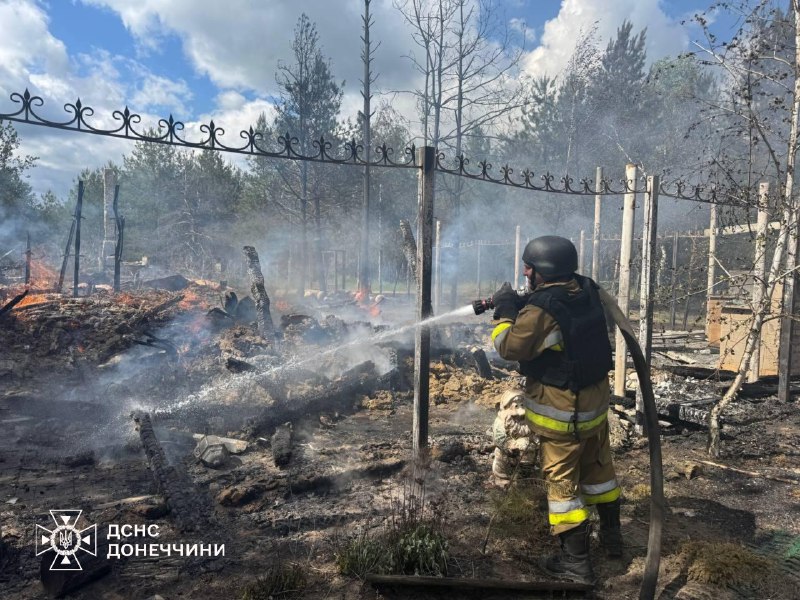 ❗Черговий російський удар по Донеччині: рятувальники ліквідували наслідки атак у Лимані та Краматорську ❗Черговий російський удар по Донеччині: рятувальники ліквідували наслідки атак у Лимані та Краматорську