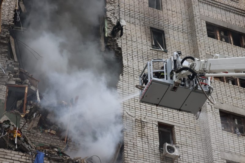 Поки наші підрозділи рятують постраждалих від нічного обстрілу, росіяни запускають нові ракети й дрони по регіонах України Поки наші підрозділи рятують постраждалих від нічного обстрілу, росіяни запускають нові ракети й дрони по регіонах України
