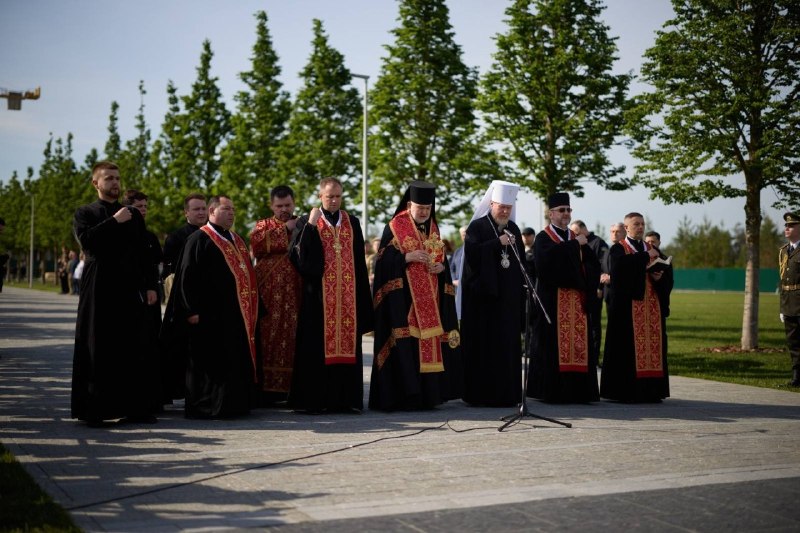 АНДРІЯ МЕЛЬНИКА ПЕРЕПОХОВАЛИ НА НАЦІОНАЛЬНОМУ ВІЙСЬКОВОМУ МЕМОРІАЛЬНОМУ КЛАДОВИЩІ АНДРІЯ МЕЛЬНИКА ПЕРЕПОХОВАЛИ НА НАЦІОНАЛЬНОМУ ВІЙСЬКОВОМУ МЕМОРІАЛЬНОМУ КЛАДОВИЩІ
