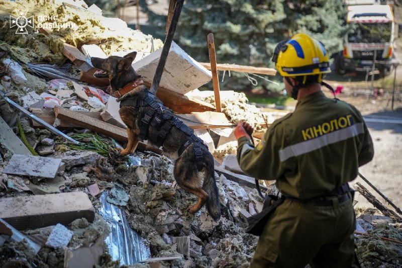 ‼️В Одесі завершені аварійно-рятувальні роботи на місцях ворожої атаки
На жаль, внаслідок обстрілів загинули 3 людини, серед них – 1 дитина ‼️В Одесі завершені аварійно-рятувальні роботи на місцях ворожої атаки
На жаль, внаслідок обстрілів загинули 3 людини, серед них – 1 дитина