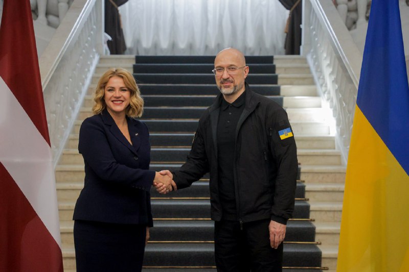 🇱🇻 Радий вітати в Києві Прем’єр-міністерку Латвії Евіку Сіліню. Провели хорошу та змістовну розмову щодо нашої двосторонньої співпраці. 🇱🇻 Радий вітати в Києві Прем’єр-міністерку Латвії Евіку Сіліню. Провели хорошу та змістовну розмову щодо нашої двосторонньої співпраці.