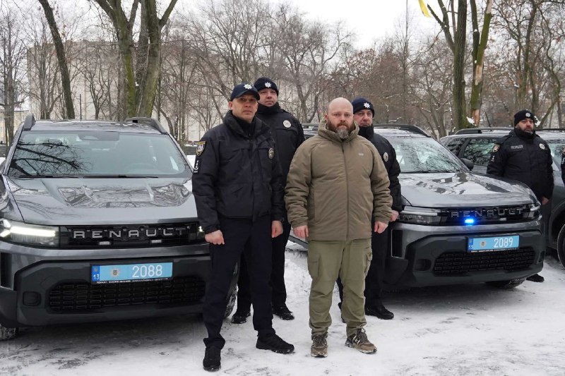 Вручив нагороди особам, що відстоюють національний суверенітет України, та передав дев’ять автомобілів ГУНП у Луганській області Вручив нагороди особам, що відстоюють національний суверенітет України, та передав дев’ять автомобілів ГУНП у Луганській області