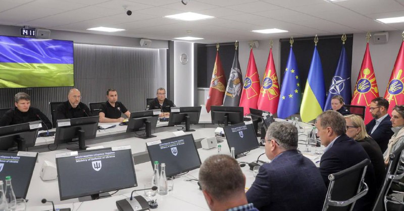 🇺🇸 Мав честь зустрітися у Києві з двопартійною делегацією Конгресу США на чолі з членами Палати представників Майклом Тернером та Євгеном Віндманом. 🇺🇸 Мав честь зустрітися у Києві з двопартійною делегацією Конгресу США на чолі з членами Палати представників Майклом Тернером та Євгеном Віндманом.