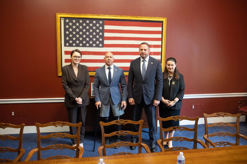 Під час візиту української делегації до США зустрівся з Головою Комітету із закордонних справ Палати представників Конгресу США Брайаном Мастом Під час візиту української делегації до США зустрівся з Головою Комітету із закордонних справ Палати представників Конгресу США Брайаном Мастом