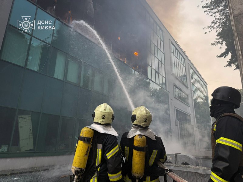 #Київ: у ніч на 10 червня столиця зазнала чергової масованої російської атаки #Київ: у ніч на 10 червня столиця зазнала чергової масованої російської атаки