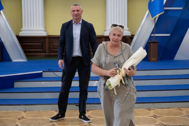 Напередодні Дня медичного працівника привітав столичних медиків з професійним святом та вручив нагороди від столиці. Напередодні Дня медичного працівника привітав столичних медиків з професійним святом та вручив нагороди від столиці.
