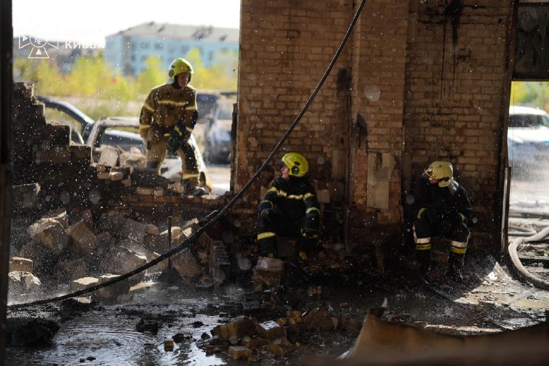 #Київ: до 3 людей зросла кількість жертв російської атаки по столиці в ніч на 8 вересня, ще 25 людей постраждали #Київ: до 3 людей зросла кількість жертв російської атаки по столиці в ніч на 8 вересня, ще 25 людей постраждали