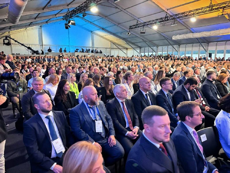 Саміт Карпатської вісімки C8/Карпатський економічний форум
Понад 1400 учасників: міжнародні партнери, бізнес, громади та інвестори Саміт Карпатської вісімки C8/Карпатський економічний форум
Понад 1400 учасників: міжнародні партнери, бізнес, громади та інвестори