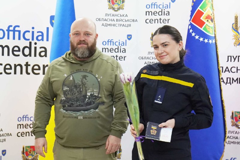 Мужність не має статі! – вручив нагороди працівницям ГУНП, СБУ та ДСНС у Луганській області Мужність не має статі! – вручив нагороди працівницям ГУНП, СБУ та ДСНС у Луганській області