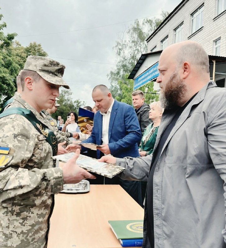 Усі 36 випускників Луганського обласного ліцею із посиленою військово-фізичною підготовкою планують вступити до військових вишів Усі 36 випускників Луганського обласного ліцею із посиленою військово-фізичною підготовкою планують вступити до військових вишів