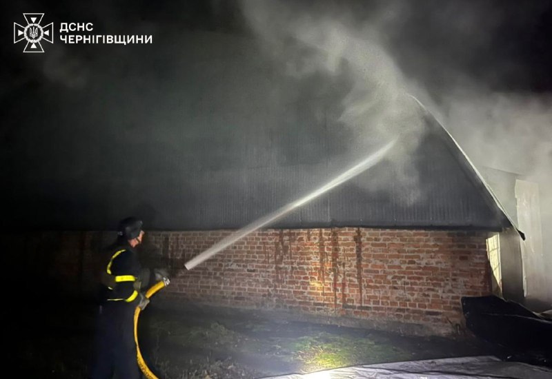 ❗російські війська атакували Чернігівщину БпЛА: у кількох районах області виникли пожежі ❗російські війська атакували Чернігівщину БпЛА: у кількох районах області виникли пожежі