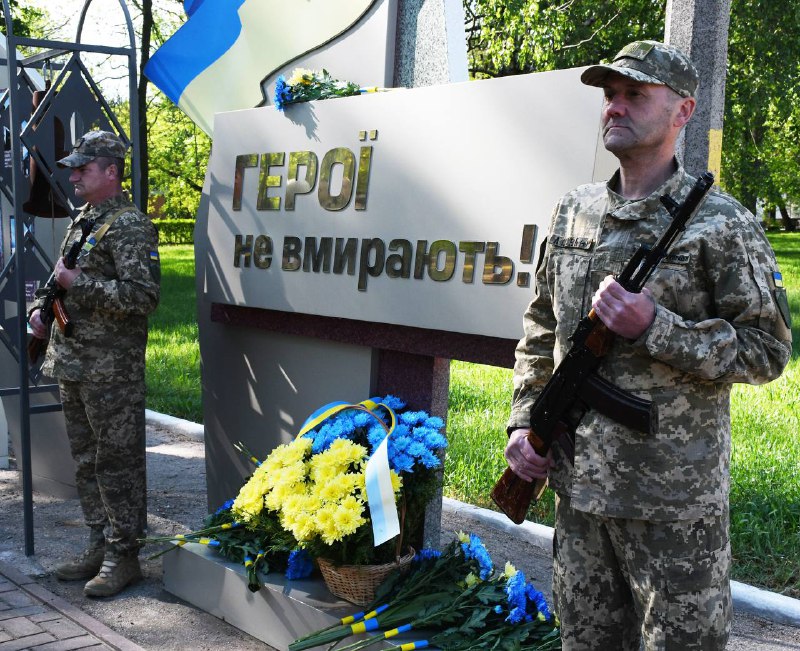 Сьогодні – 80 років перемоги над нацизмом у Другій світовій війні.
Перемоги, якої б не було без України Сьогодні – 80 років перемоги над нацизмом у Другій світовій війні.
Перемоги, якої б не було без України