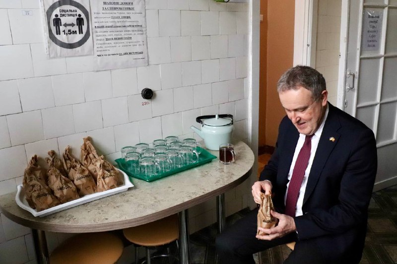 Провів зустріч із Надзвичайним і Повноважним Послом Королівства Бельгія в Україні Люком Якобсом Провів зустріч із Надзвичайним і Повноважним Послом Королівства Бельгія в Україні Люком Якобсом