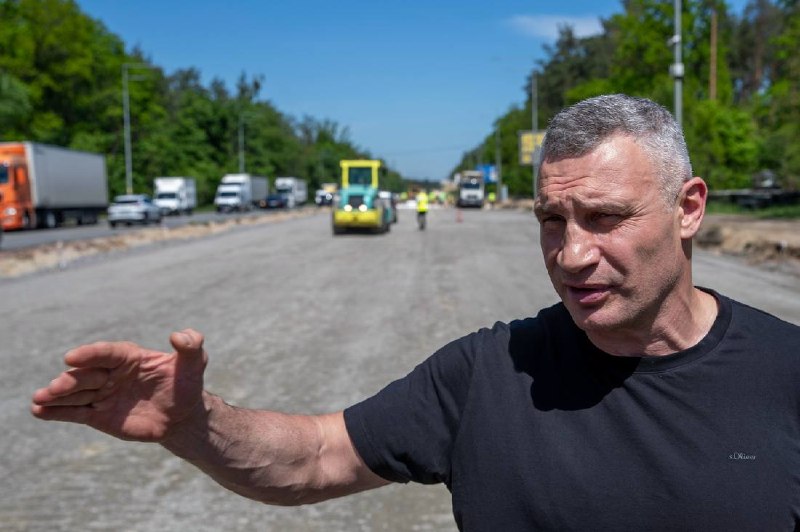 Перевірив, як триває капітальний ремонт вулиці Міської, який розпочали в березні. Перевірив, як триває капітальний ремонт вулиці Міської, який розпочали в березні.