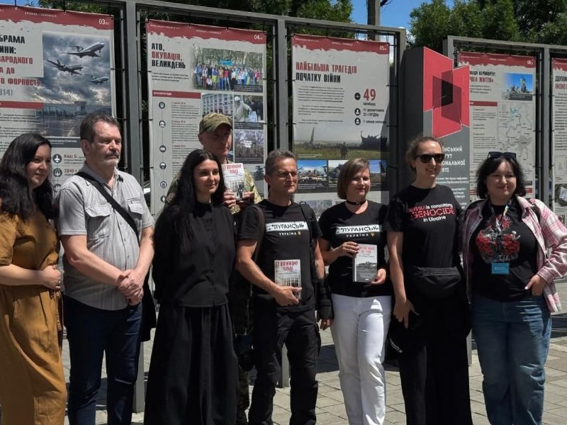 Пам’ять про оборонців Луганського аеропорту має бути вшанована окремою датою – у Києві відкрили тематичну виставку Пам’ять про оборонців Луганського аеропорту має бути вшанована окремою датою – у Києві відкрили тематичну виставку