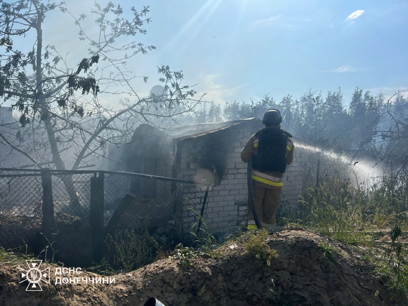 🔴 36 ударів за добу: росіяни обстріляли населені пункти Донеччини – загинули 2 людей, ще 4 поранені 🔴 36 ударів за добу: росіяни обстріляли населені пункти Донеччини – загинули 2 людей, ще 4 поранені