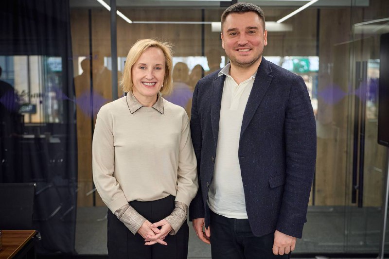 Поглиблюємо співпрацю з США у сферах кібербезпеки, інновацій та 5G
Познайомився із Джулі С Поглиблюємо співпрацю з США у сферах кібербезпеки, інновацій та 5G
Познайомився із Джулі С