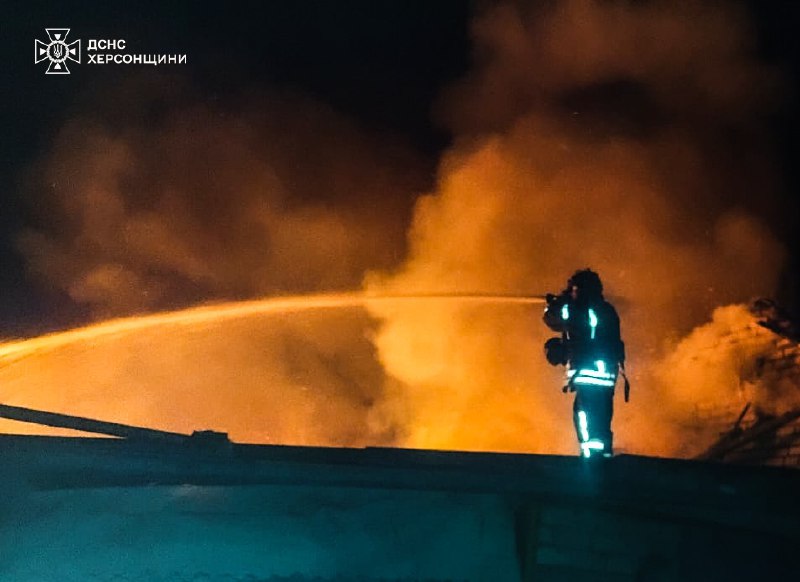‼На Херсонщині рятувальники ліквідували пожежі, що виникли через обстріл регіону ‼На Херсонщині рятувальники ліквідували пожежі, що виникли через обстріл регіону