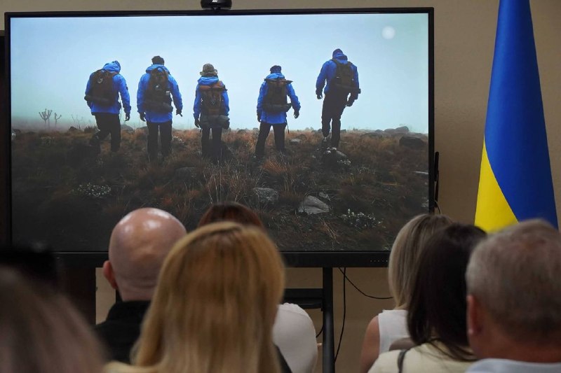 Луганський молодіжний конгрес організував у Дніпрі показ фільму про людей, які не дозволяють бойовим пораненням визначати їх подальше життя Луганський молодіжний конгрес організував у Дніпрі показ фільму про людей, які не дозволяють бойовим пораненням визначати їх подальше життя